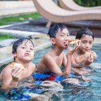 Pool pizza party