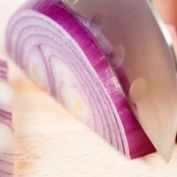 Slicing onions